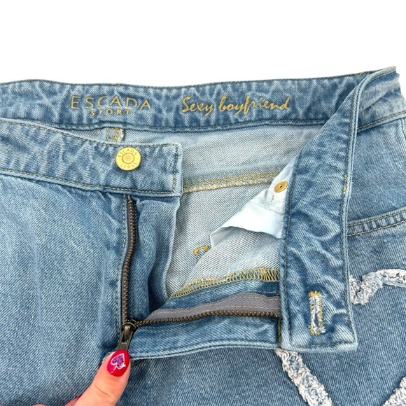 Escada Sport Light Wash Distressed Fringe Heart Released Hem Sexy Boyfriend Jean - Picture 9 of 15